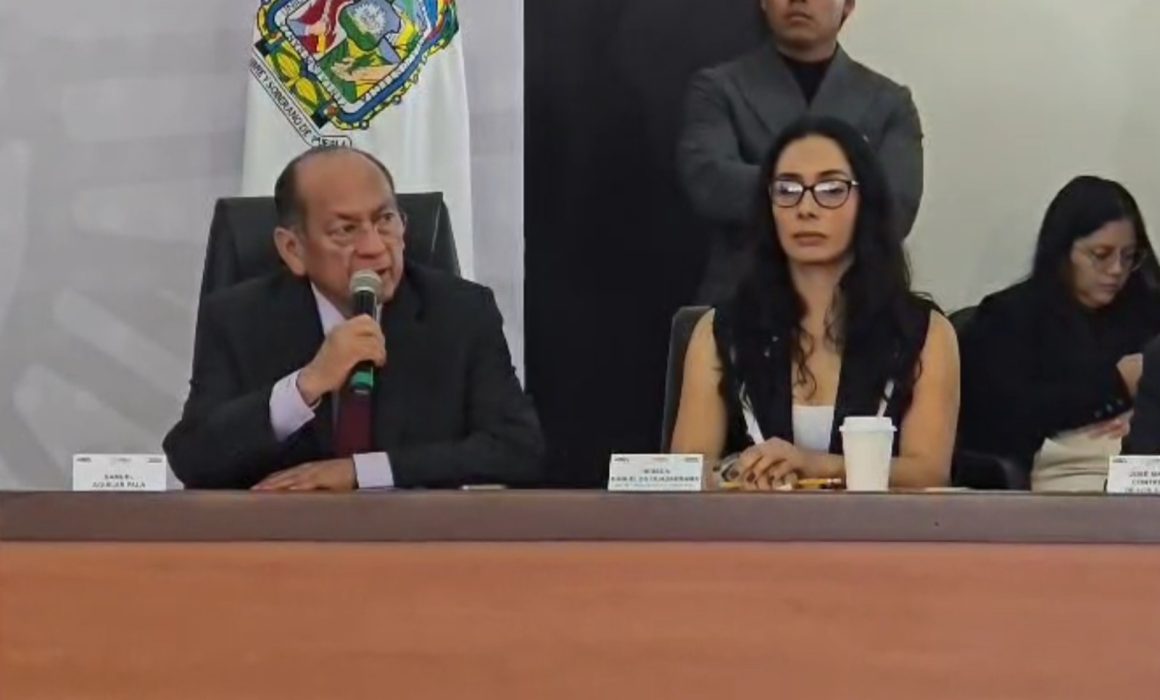 Integrantes de la UPVA 28 de Octubre marcharon del Mercado Hidalgo a Casa Aguayo en protesta por los hechos violentos ocurridos el viernes