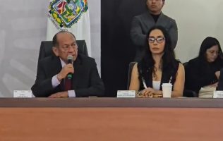 Integrantes de la UPVA 28 de Octubre marcharon del Mercado Hidalgo a Casa Aguayo en protesta por los hechos violentos ocurridos el viernes