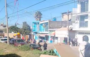 Joven comerciante asesinado a balazos en el tianguis de San Pablo Xochimehuacán, Puebla.