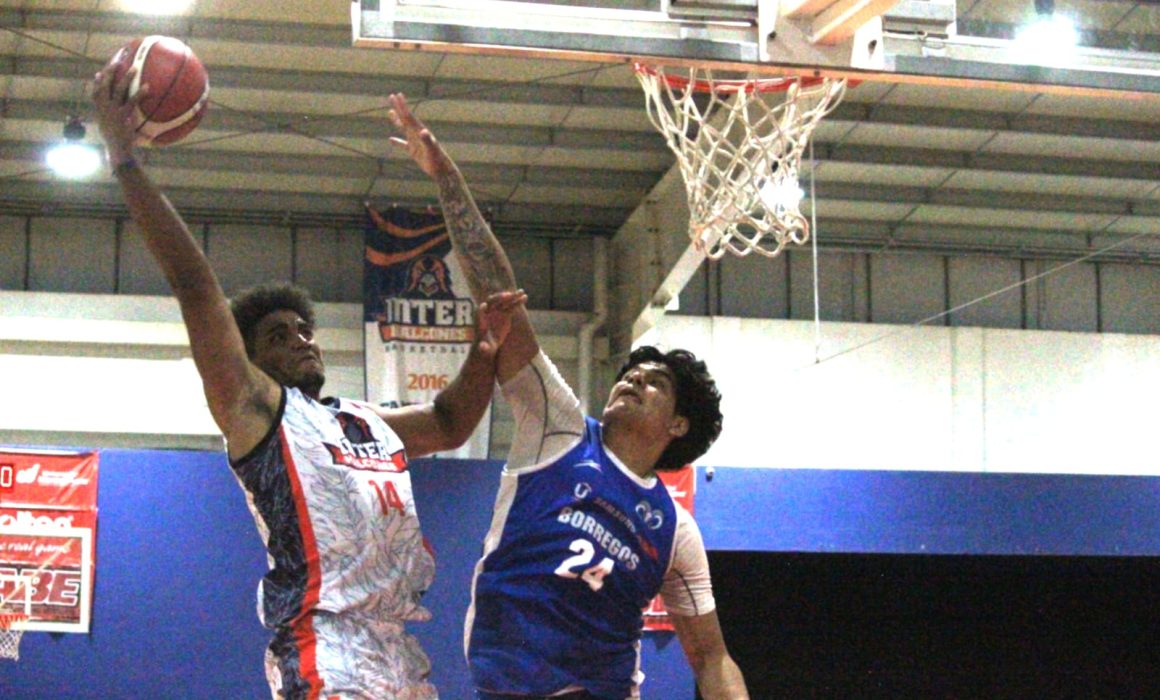 Camilo Preciado se prepara para su temporada senior con los Halcones de la Universidad Interamericana.