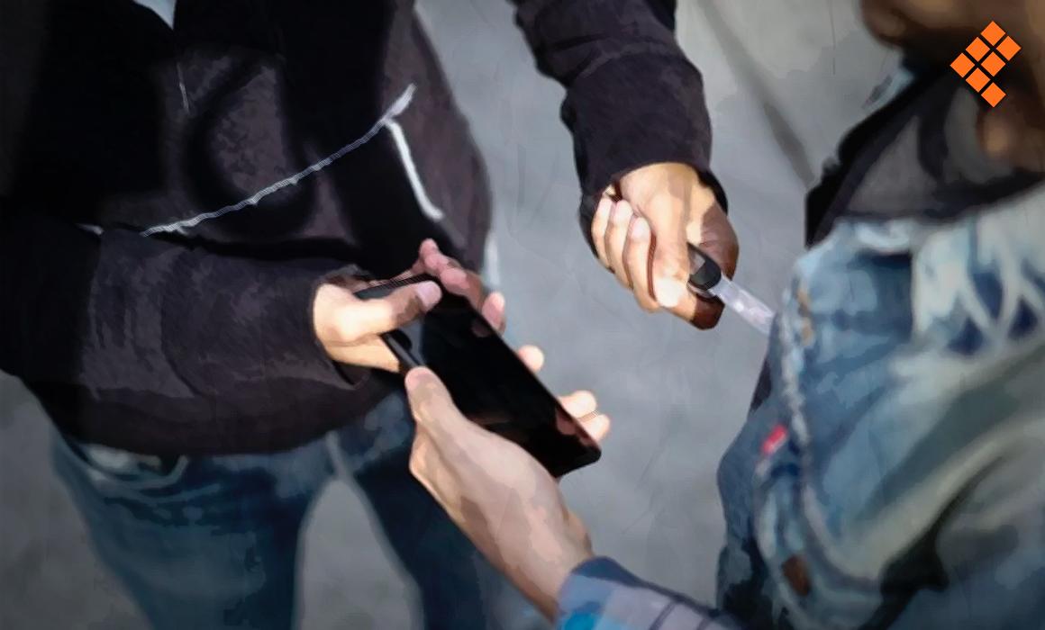 Pasajeros son asaltados mientras esperan otra unidad de transporte