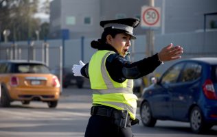 Agentes de tránsito y personal de seguridad recorren zonas escolares para garantizar un regreso a clases seguro en Puebla.