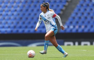 Rebeca Contreras celebra uno de sus tres goles en la histórica victoria 6-0 del Atlético de San Luis Femenil sobre Puebla en la jornada 9 del Apertura 2025.