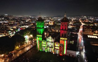 El Zócalo de Puebla se iluminará con el videomapping “Septiembre Brilla” durante las Fiestas Patrias 2025.