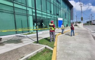 El CIS de Cuautlancingo fue acordonado tras el colapso de parte de su techo y una barda; Protección Civil descartó personas heridas.