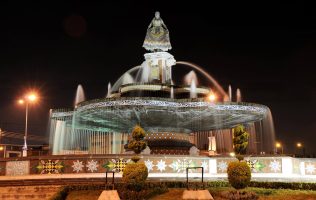 La fuente de la China Poblana en Puebla, con su escultura de bronce y adornos de talavera, cumple 54 años de historia y tradición.