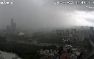 Lluvia con granizo y ráfagas de viento provocan caos en Puebla, afectando vialidades, Angelópolis y dejando un “mega apagón” temporal.