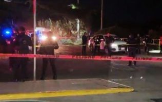 un presunto criminal fue asesinado y su hija herida.