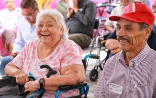 Autoridades piden a los adultos mayores y sus familias extremar precauciones ante llamadas falsas y fraudes financieros.