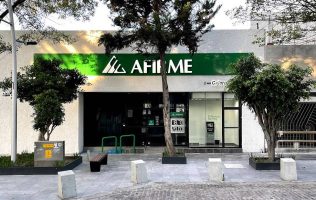 Asaltan con violencia una sucursal bancaria en la Avenida Juárez