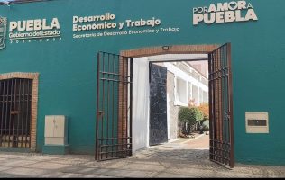 Ciudadanos acuden de manera limitada a los centros de acopio habilitados en Puebla para apoyar a las familias afectadas por las lluvias en la Sierra Norte.