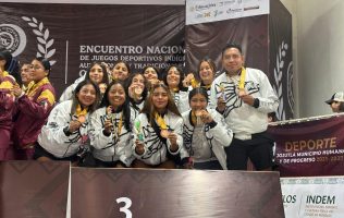 La delegación poblana celebró sus medallas de oro y bronce en el Encuentro Deportivo Nacional Indígena 2025, realizado en Morelos.