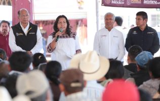 Apoyos a productores y escuelas afectadas por lluvias en Puebla
