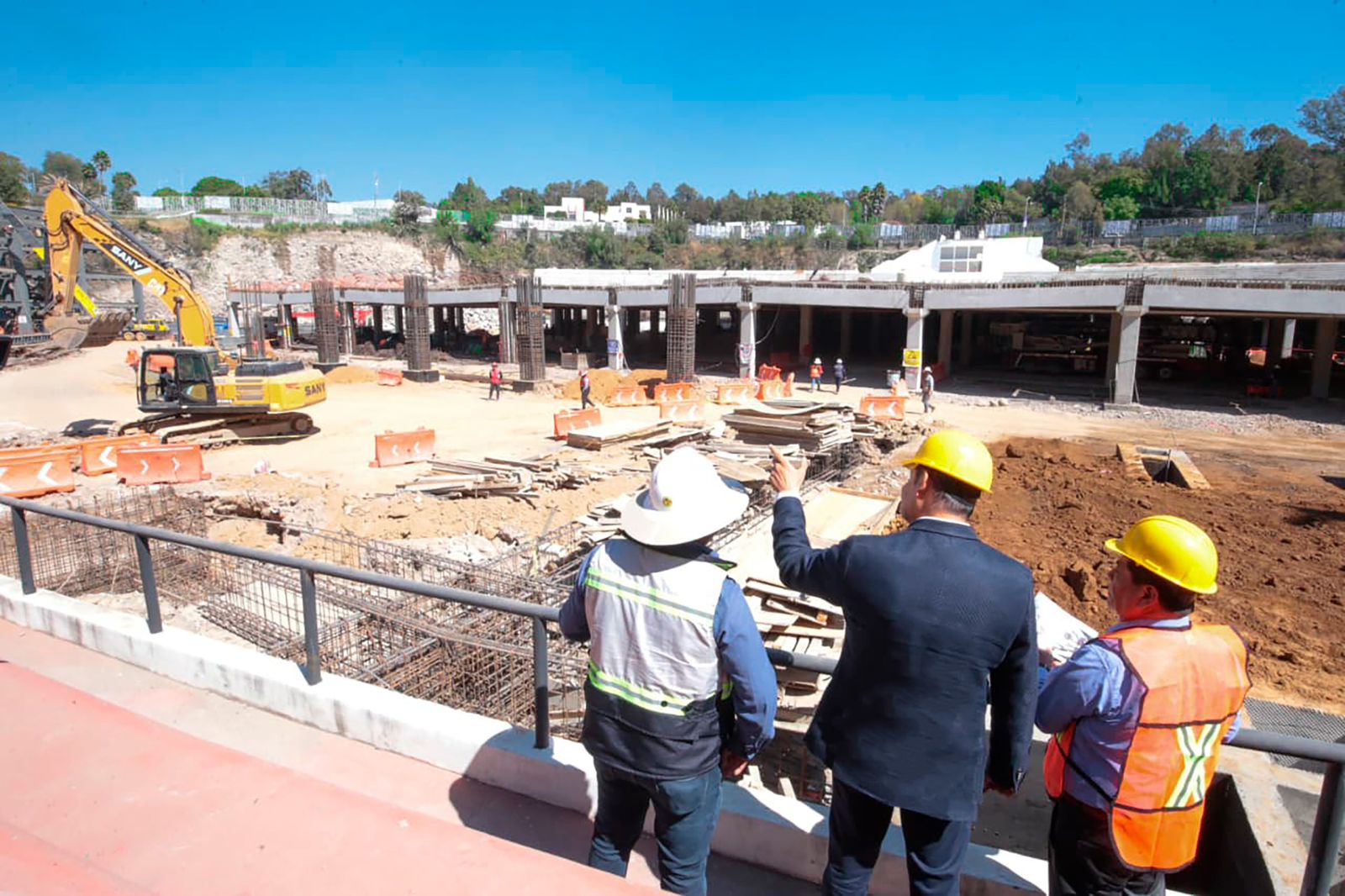 Supervisión de la construcción de la Universidad del Deporte en Puebla