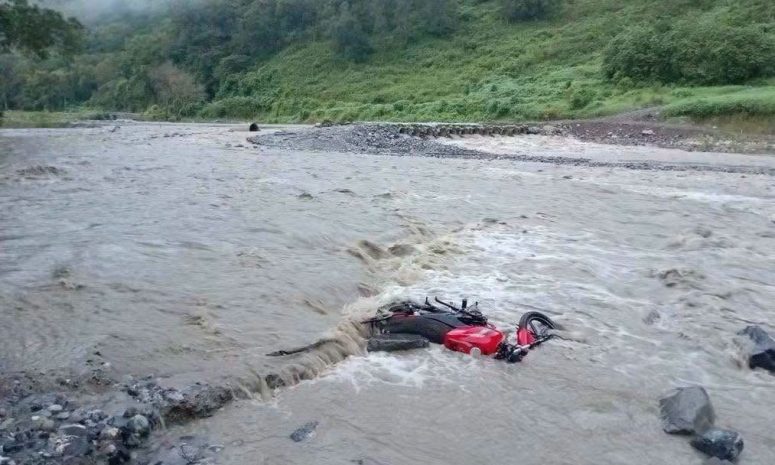 Lluvias dejan sin paso el acceso provisional a la cabecera municipal de Tlacuilotepec