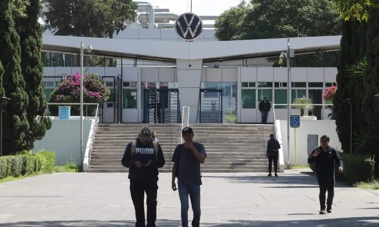 Piden STPS y CFCRL a Volkswagen y sindicato retomar las negociaciones