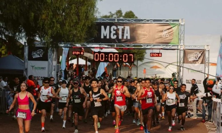 Ganan Ariadna Menéndez y Roberto Cázares carrera Leones Anáhuac Puebla