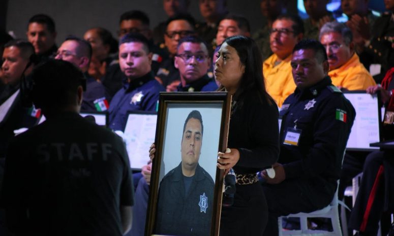Rinden homenaje a policía estatal caído en Puebla Agradece 2026