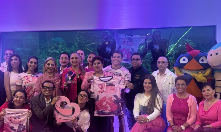 Develan la playera y medalla de la carrera Latido Rosa