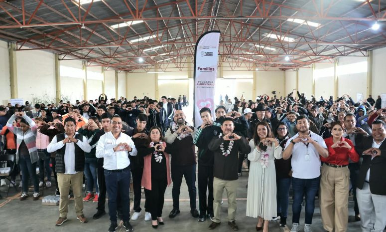 Entrega SEDIF desayunos escolares calientes en Tepeyahualco
