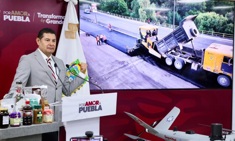 Avanza Puebla en pavimentación con 13 trenes de asfalto