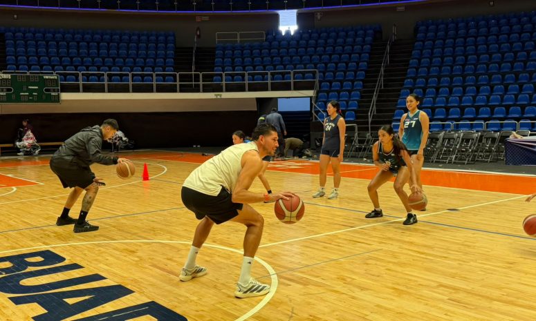 Imparte Lobos Puebla clínicas de baloncesto